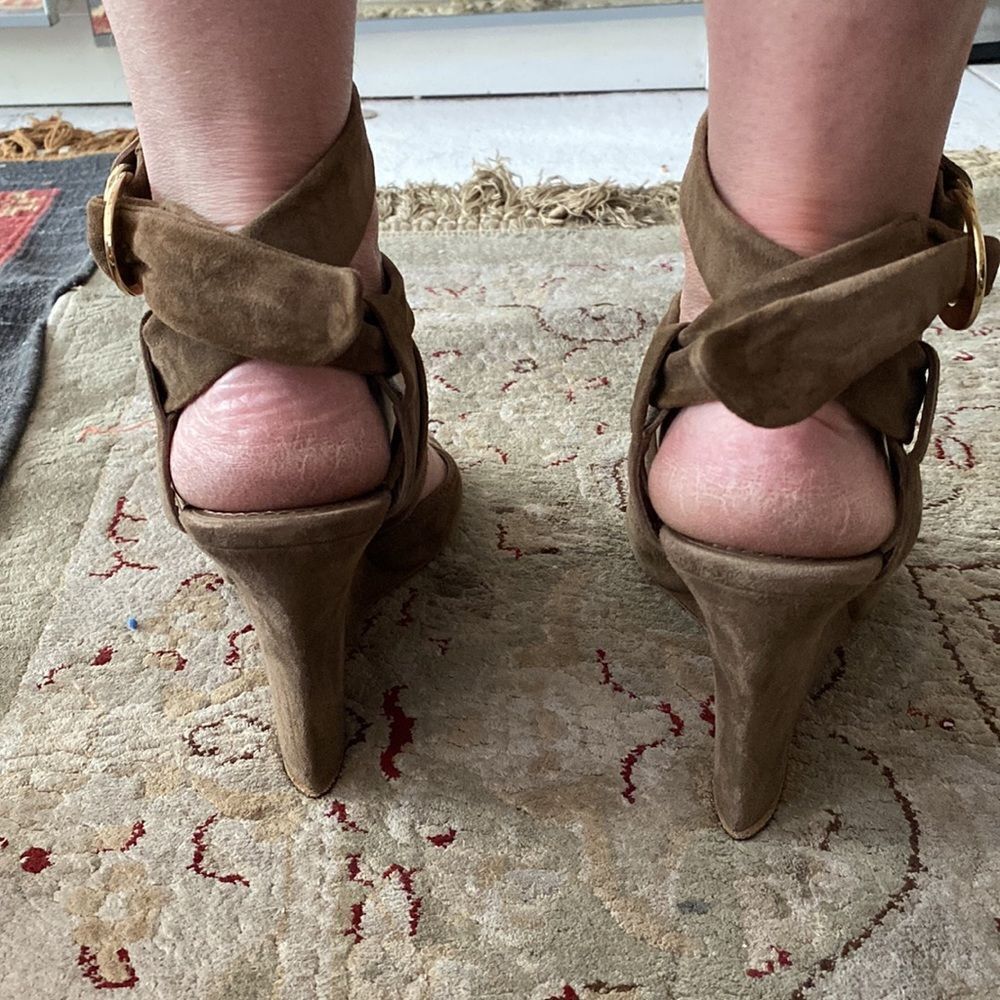 Louis Vuitton butter suede wedges with straps. - Picture 6 of 10